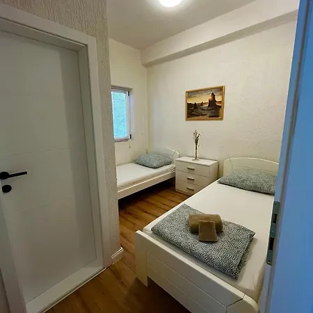 Lucia Apartment Mimice